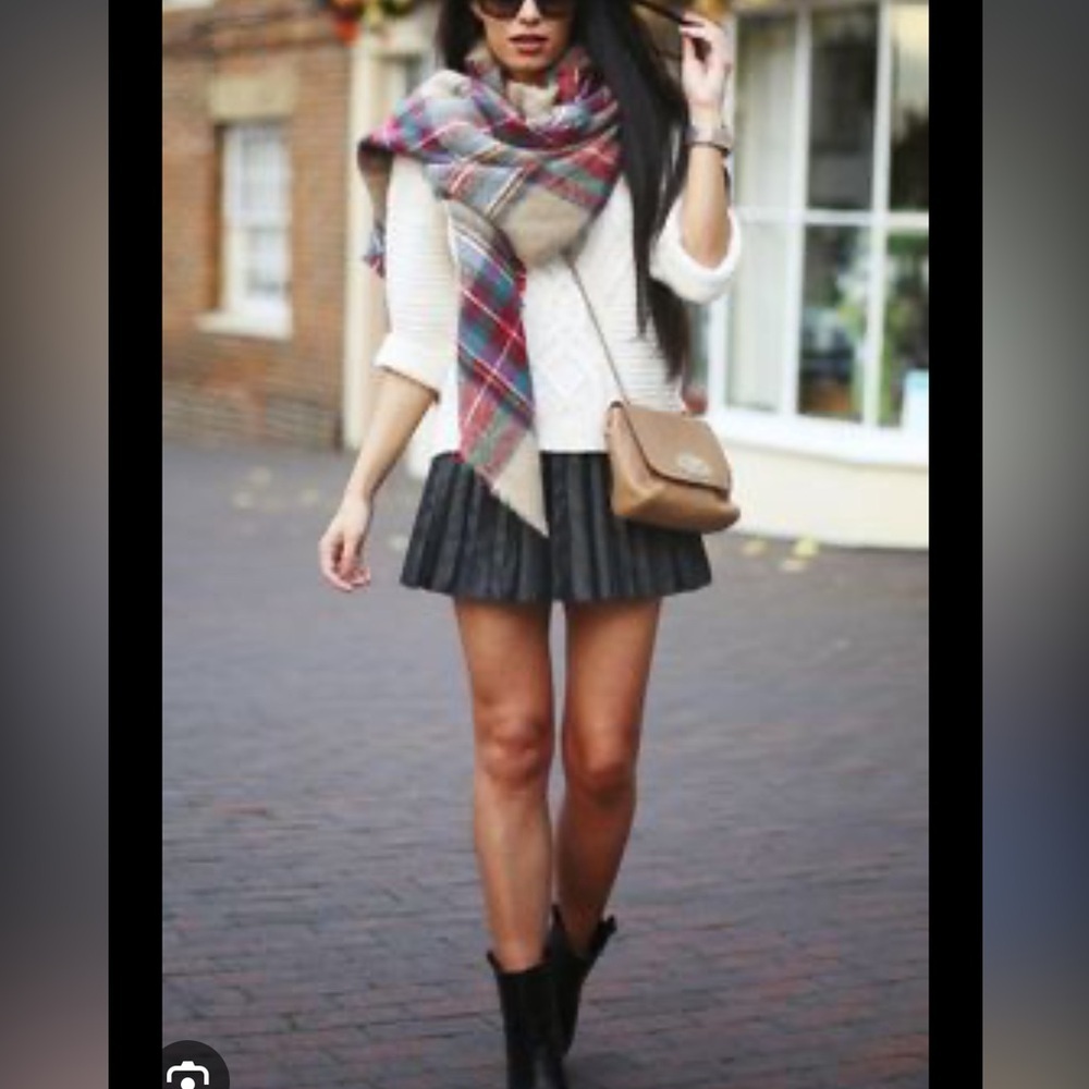 HESPERUS | Schoolgirl Pleated‎ Tartan Mini Skirt | Black & White Plaid | Small